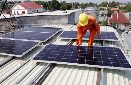 Khuyến khích phát triển điện mặt trời áp mái lắp đặt tại nhà dân, cơ quan công sở, khu công nghiệp