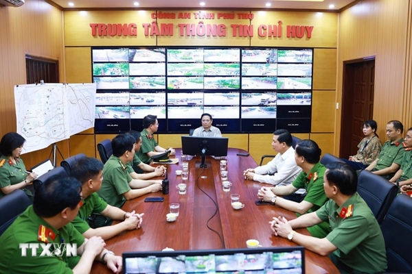 Thủ tướng thăm Trung tâm thông tin chỉ huy Công an Phú Thọ và khảo sát công trình xây dựng Nhà văn hóa nghệ thuật tỉnh