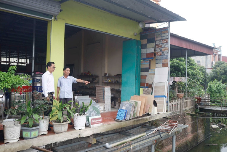 Ninh Giang Đảng viên, nhân dân gương mẫu tháo dỡ các công trình vi phạm hệ thống thủy lợi