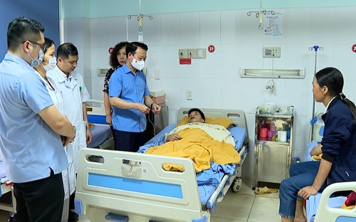Kip thời thăm hỏi các nạn nhân vụ tai nạn lao động nghiêm trọng tại Yên Bái