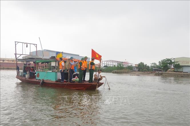 Khẩn trương tìm kiếm người mất tích do chìm thuyền tại Quảng Ninh