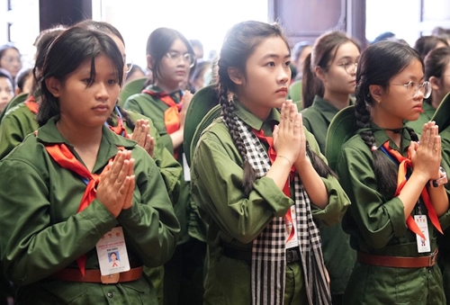 “Chiến sĩ nhỏ Điện Biên” tri ân các anh hùng liệt sỹ hy sinh trong Chiến dịch Điện Biên Phủ