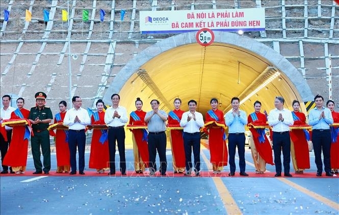 Thủ tướng phát lệnh khai thác cao tốc Cam Lâm - Vĩnh Hảo và Diễn Châu - Bãi Vọt