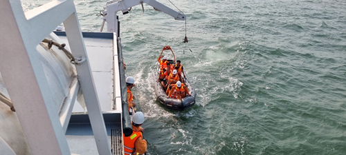 Cứu nạn kịp thời 10 thuyền viên gặp nạn khu vực biển Nam Định