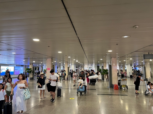 Sân bay Tân Sơn Nhất thông thoáng trong ngày cuối kỳ nghỉ lễ 30 4 và 01 5