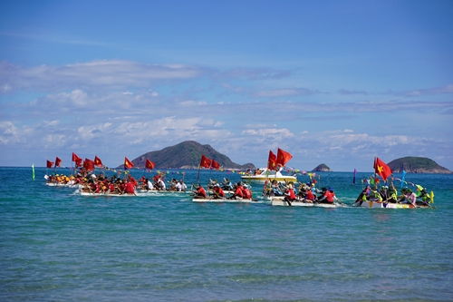 Sôi nổi lễ hội đua bè truyền thống tại huyện Côn Đảo
