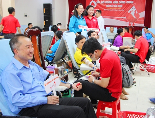 Gần 1 000 người dân thành phố Cần Thơ tham gia hiến máu tình nguyện