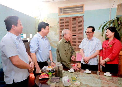 Lãnh đạo tỉnh Hà Giang thăm, tặng quà Chiến sỹ Điện Biên