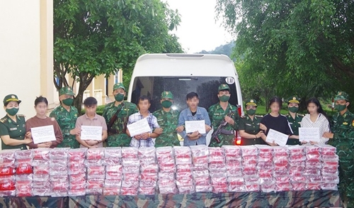 Bắt nhóm đối tượng vận chuyển 121 kg ma túy qua biên giới Hà Tĩnh