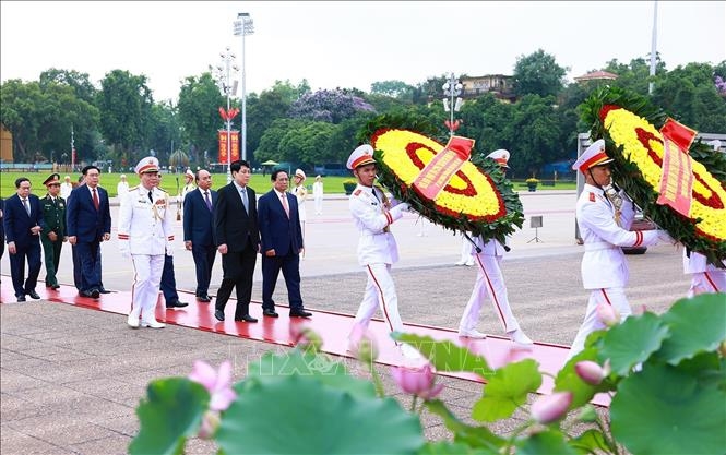 Lãnh đạo Đảng, Nhà nước viếng Chủ tịch Hồ Chí Minh nhân kỷ niệm 134 năm Ngày sinh của Người