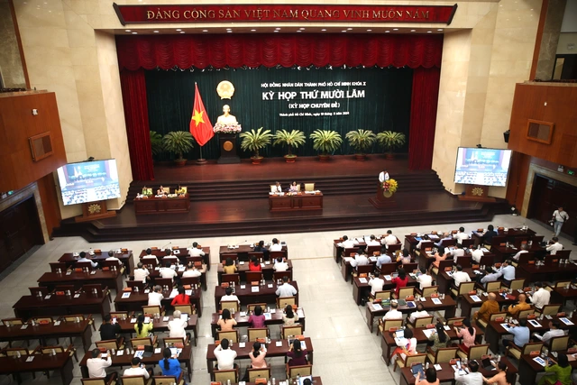 Thảo luận và quyết định những vấn đề cấp bách của TP Hồ Chí Minh tại Kỳ họp thứ 15 HĐND Thành phố khóa X