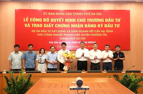 Hà Nội trao chứng nhận cho chủ đầu tư dự án Khu công nghiệp Phụng Hiệp hơn 2 900 tỷ đồng