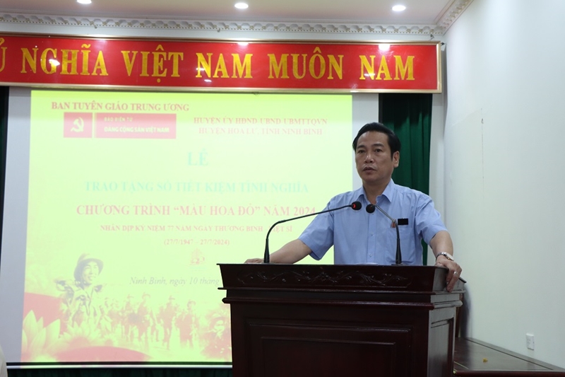 Chương trình Màu hoa đỏ 2024 trao tặng sổ tiết kiệm tình nghĩa tại tỉnh Ninh Bình