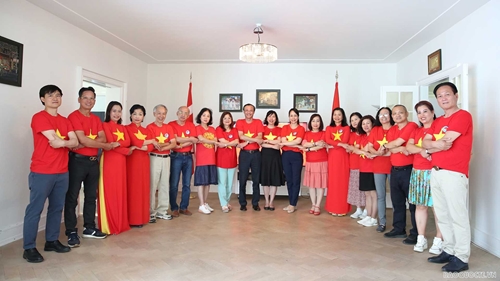Spreading love for Truong Sa among overseas Vietnamese communities