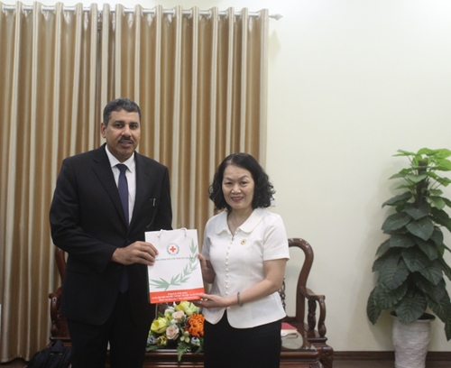 Oman supports specialized ambulances for Vietnam Red Cross