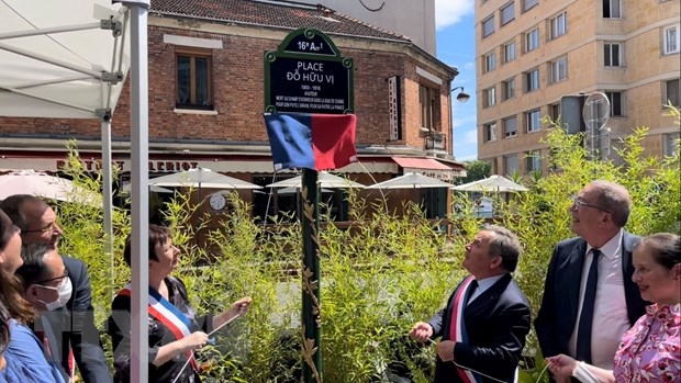 Square in Paris named after Vietnamese pilot