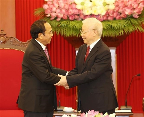 Vietnam gives top priority to relationship with Laos Party chief