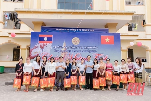 Vietnamese central province helps train Lao medical officers