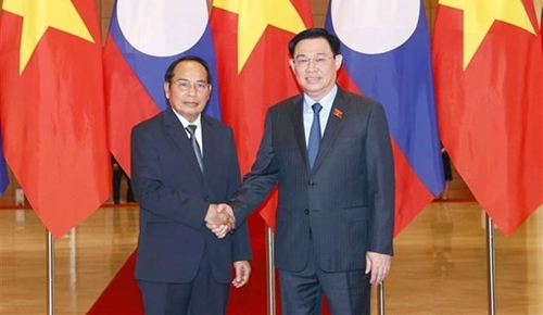 National Assembly Chairman receives Lao Vice President