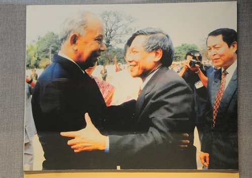 Vietnam - Laos friendship relationship through 500 documents, photos, artifacts and precious books