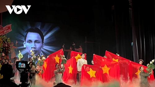 Play on President Ho Chi Minh staged in Ho Chi Minh city