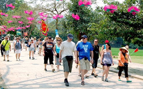 About 1 94 million tourists visit Hanoi in July