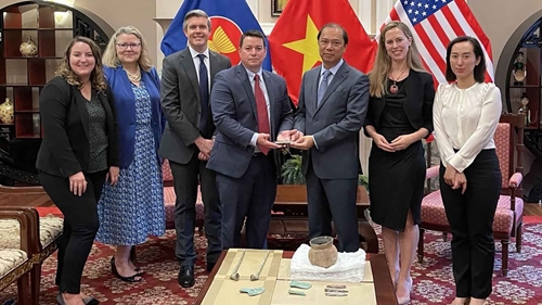 FBI hands over cultural artifacts and antiquities to Vietnam