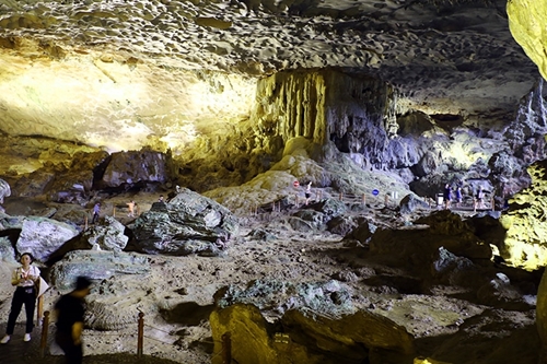 Sung Sot Cave - a magical wonder