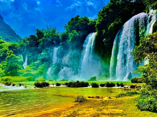 Ban Gioc Waterfall’s majestic beauty