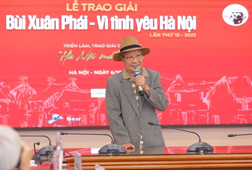 Documentary director Tran Van Thuy wins For the Love of Hanoi Awards