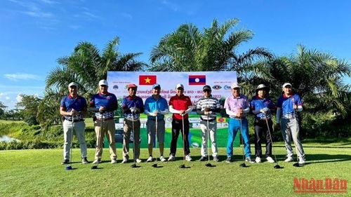 Nearly 200 athletes join Vietnam-Laos Friendship Golf Tournament 2022