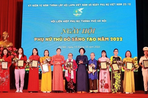 Hanoi honours ten outstanding women in 2022