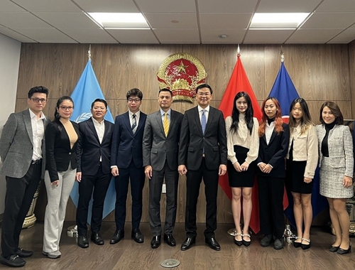 SCOV delegation visits overseas Vietnamese in US