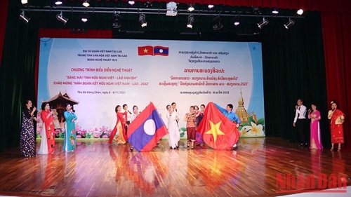 Cultural and artistic exchange in Vientiane celebrates Vietnam-Laos Solidarity and Friendship Year