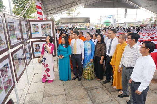 Over 600 photos on ethnics and religions displayed in Soc Trang province