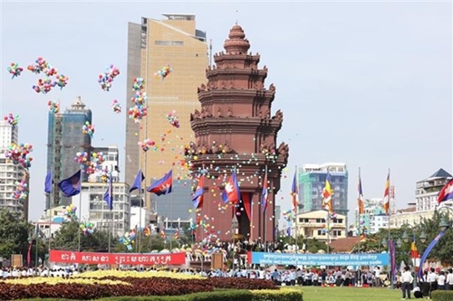 Vietnamese Party, State leaders send congratulations to Cambodia on Independence Day