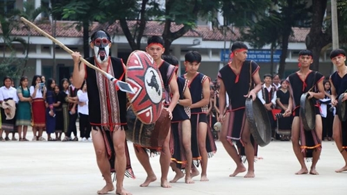 Educating traditional gong culture to students in Kon Tum province