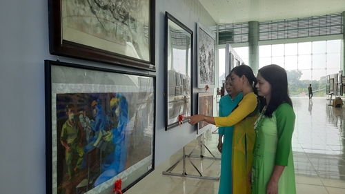 194 outstanding works on display at 27th Mekong Delta Fine Arts exhibition
