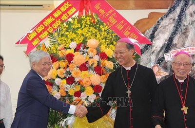 Front leader congratulates Xuan Loc Diocese on Christmas