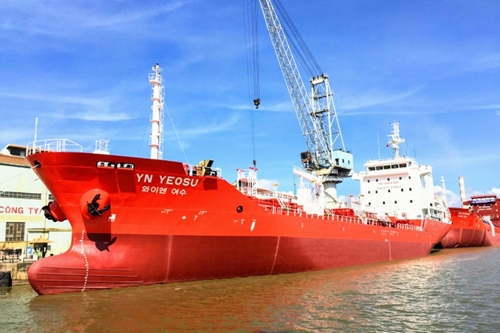 Vietnamese company provides series of 13,000-ton oil and chemical ships for Korean partner