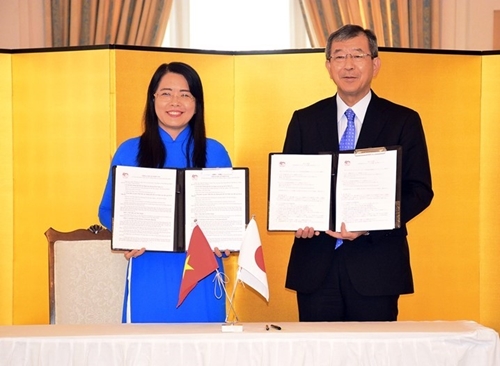 Cooperation agreement signed on Japanese language training for Ho Chi Minh City s tourism industry