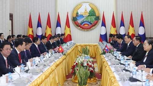 Vietnamese, Lao Prime Ministers hold talks in Vientiane