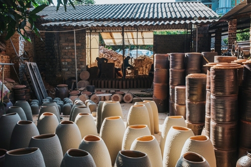 Handmade pottery village in Bac Ninh busy before Tet holiday