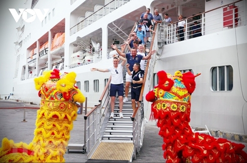 Silver Spirit cruise ship brings 648 visitors to Da Nang