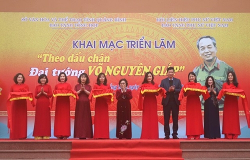 Poetry and photo exhibition on General Vo Nguyen Giap opens in Quang Binh