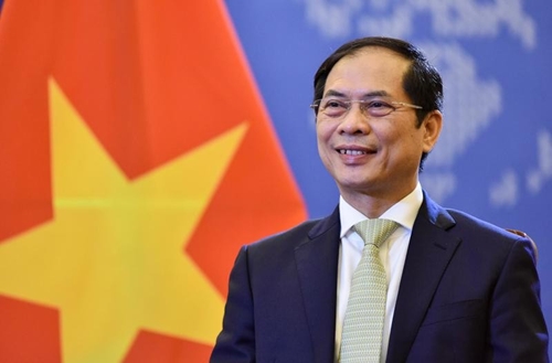 Vietnamese Foreign Minister attends 2 ASEAN Meetings in Indonesia
