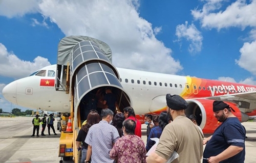 Vietjet Air records a year-on-year rise of 175 in net revenue to 7 35 trillion VND
