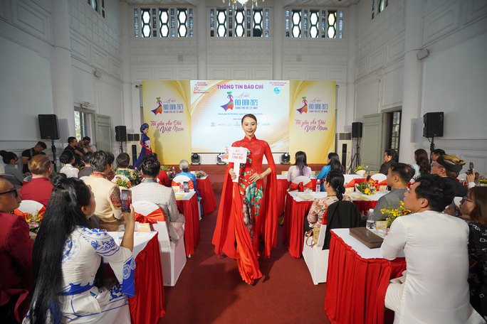 Designers introduce ao dai collections in HCM City