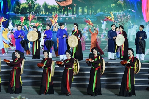 Deputy PM hands over decisions to recognize three items of Bac Ninh province as national treasures