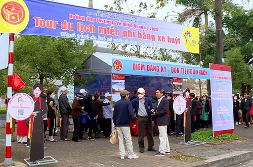Bac Ninh province serves over 1,200 visitors joining two free tours